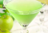Master the Appletini: Simple Steps to a Tart Apple Martini