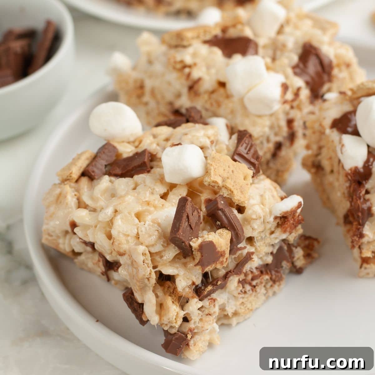 Plate of s'mores rice krispies treats.
